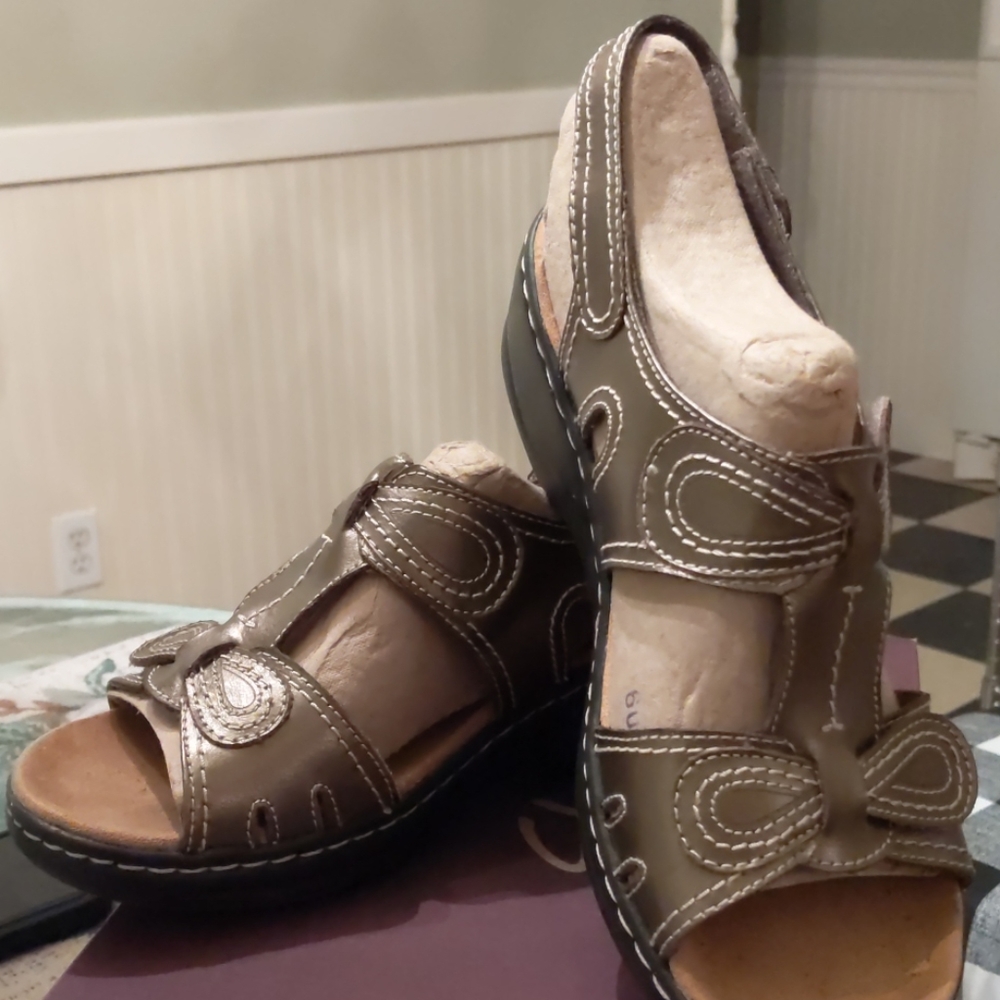Sandles
